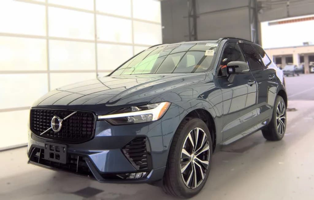 2024 VOLVO XC60 B5 PLUS DARK THEME