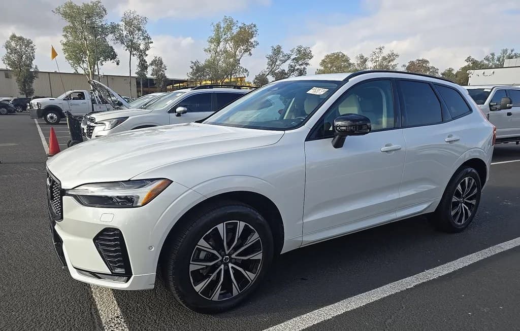 2024 VOLVO XC60 B5 PLUS DARK THEME