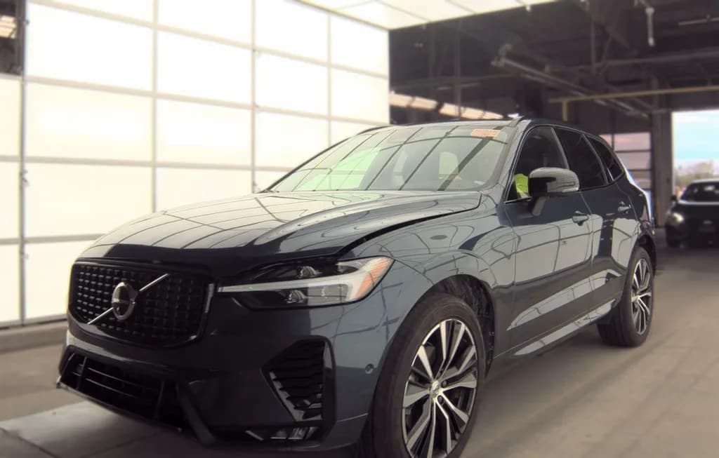 2024 VOLVO XC60 B5 ULTIMATE DARK THEME