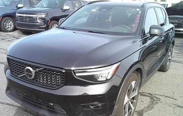 2025 VOLVO XC40 PLUS DARK THEME