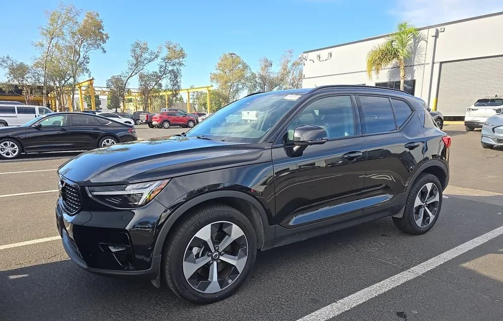 2026 VOLVO XC40 B5 PLUS