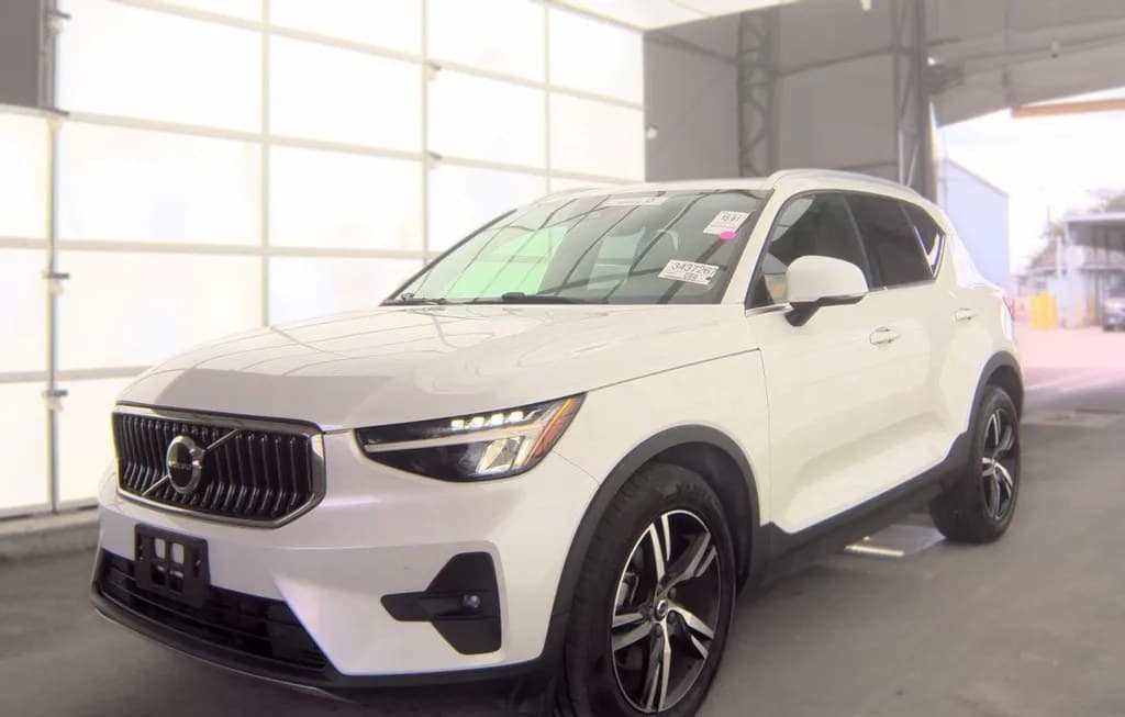 2023 VOLVO XC40 B5 PLUS BRIGHT THEME
