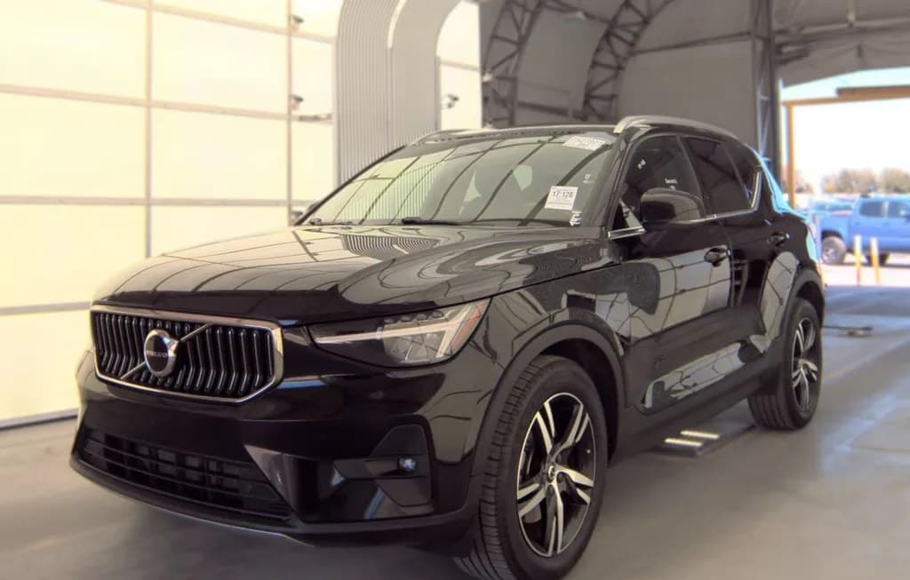 2023 VOLVO XC40 B5 PLUS BRIGHT THEME
