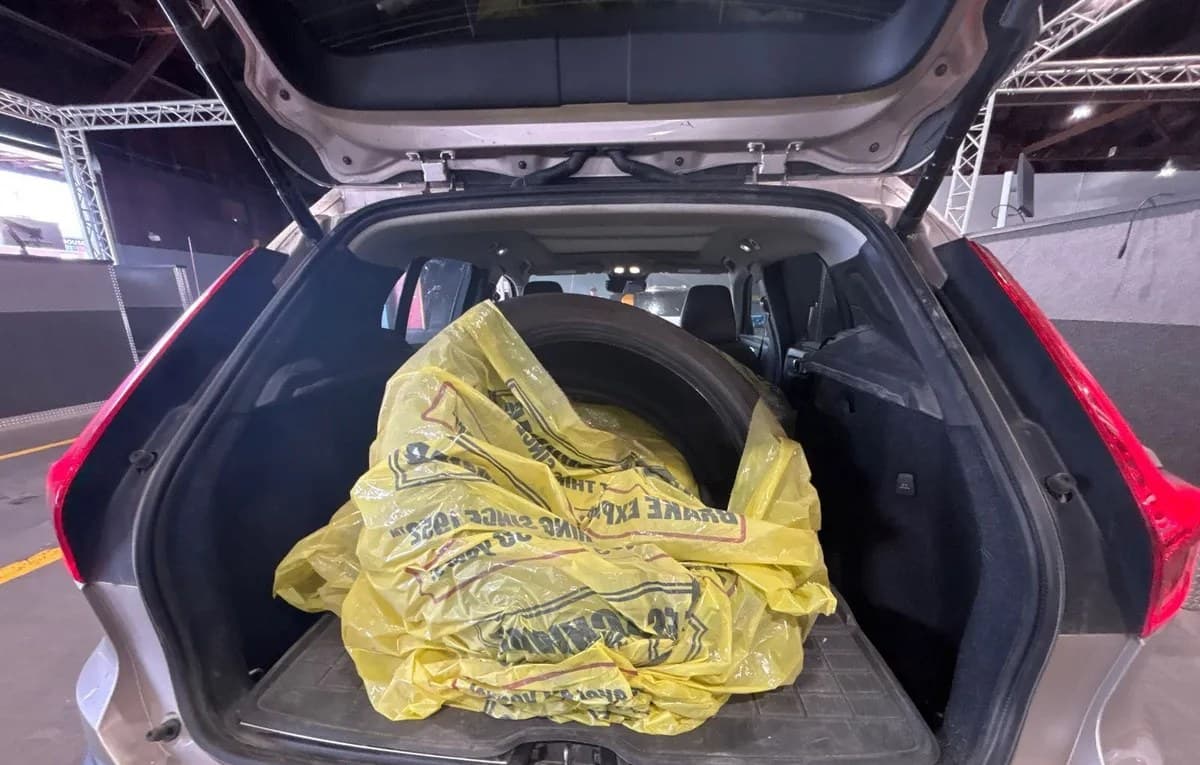 2024 VOLVO XC40 B5 Plus 4