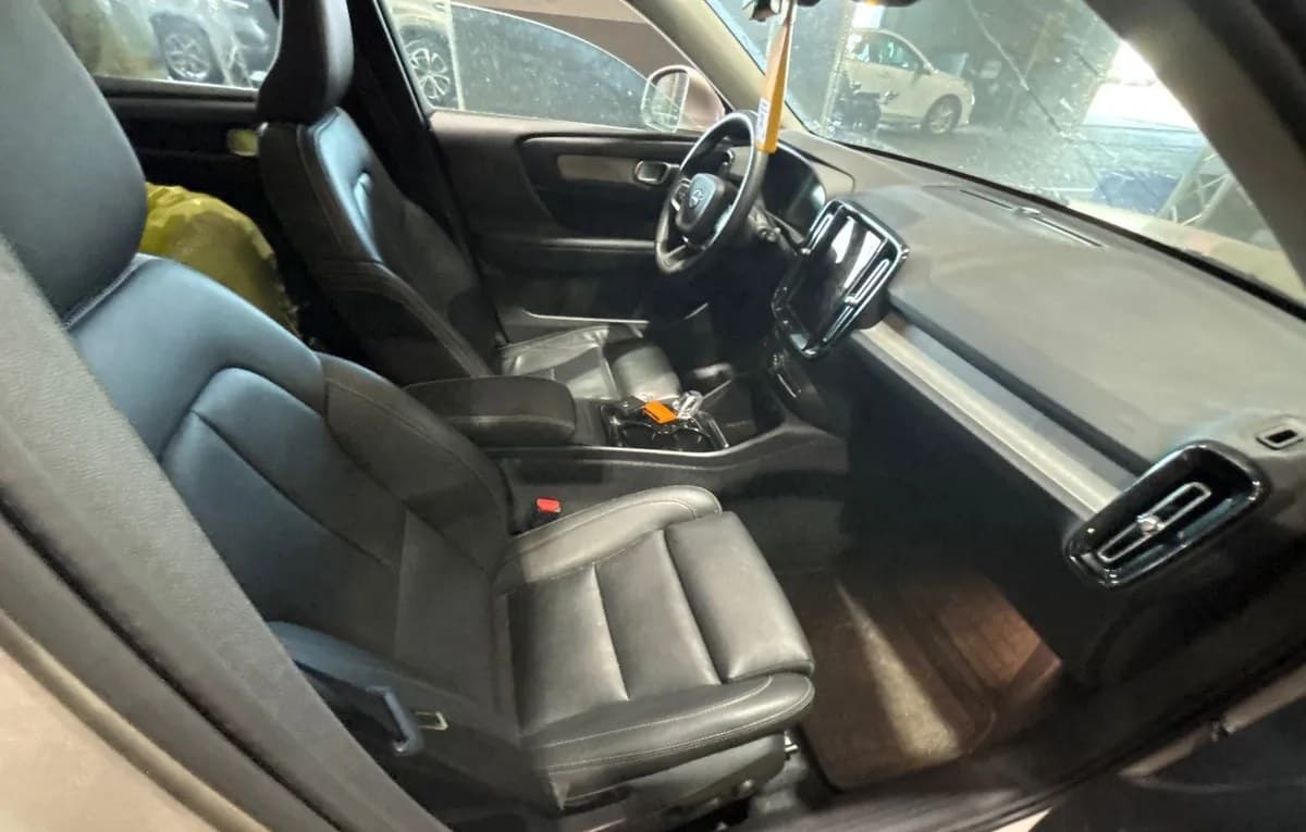 2024 VOLVO XC40 B5 Plus 5