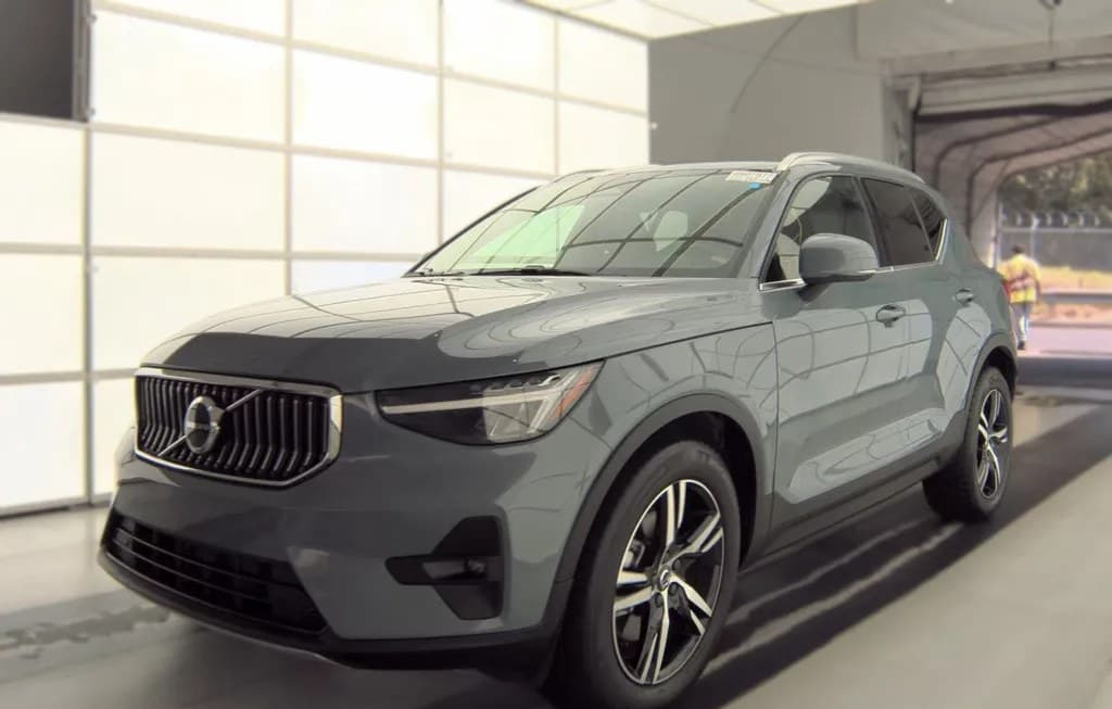 2023 VOLVO XC40 B5 PLUS BRIGHT THEME