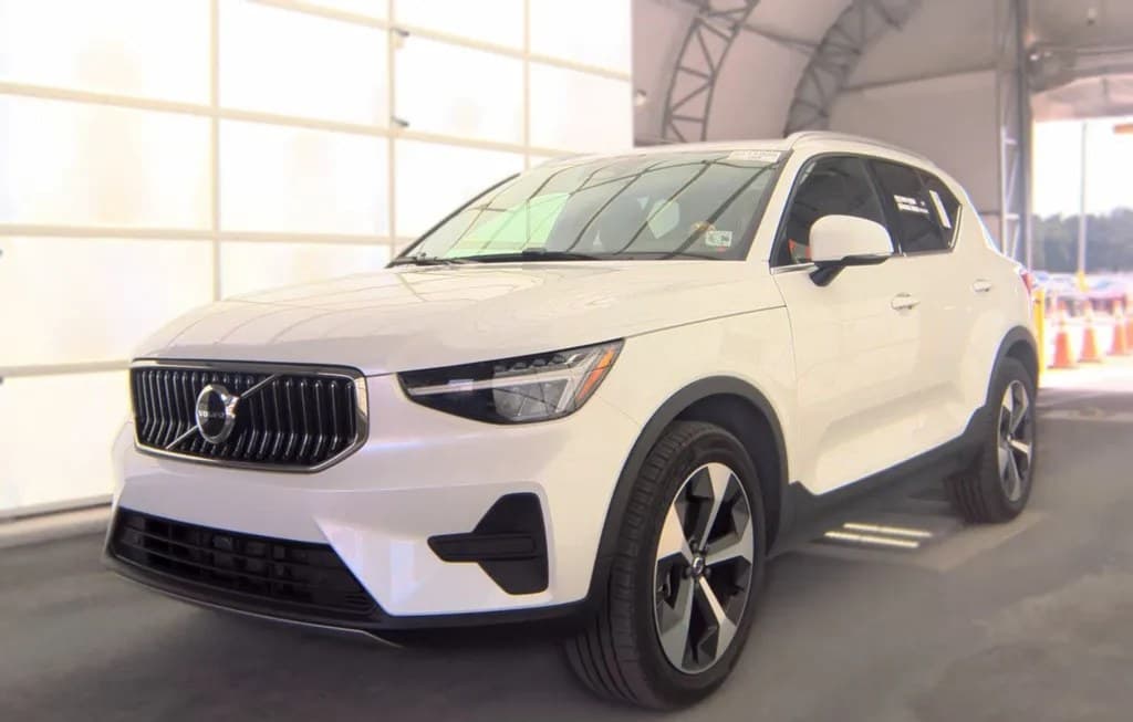 2025 VOLVO XC40 B5 CORE BRIGHT THEME