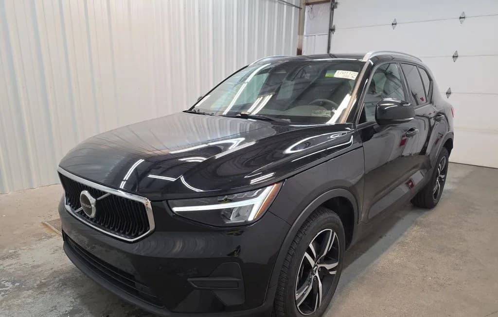 2023 VOLVO XC40 B5 CORE