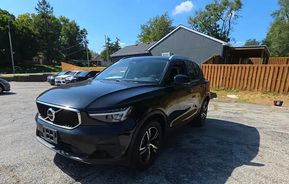 2023 VOLVO XC40 B5 Core 2