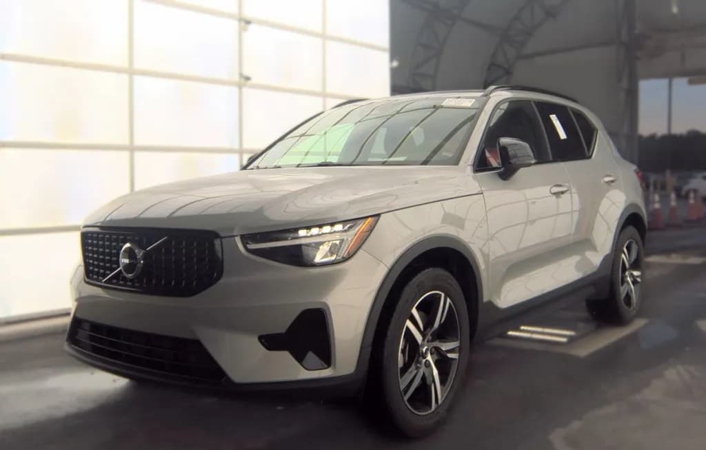 2024 VOLVO XC40 B5 CORE BRIGHT THEME