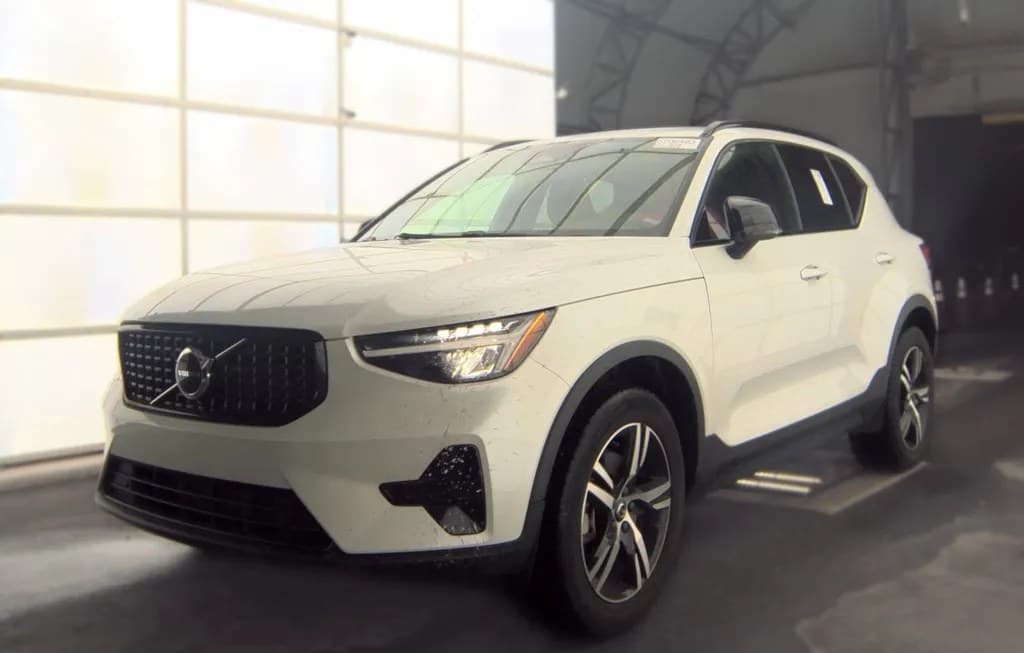 2024 VOLVO XC40 B5 CORE BRIGHT THEME