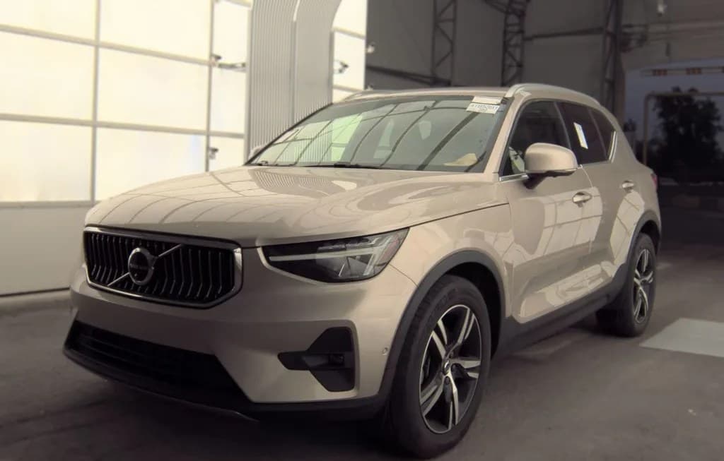 2023 VOLVO XC40 B5 PLUS BRIGHT THEME