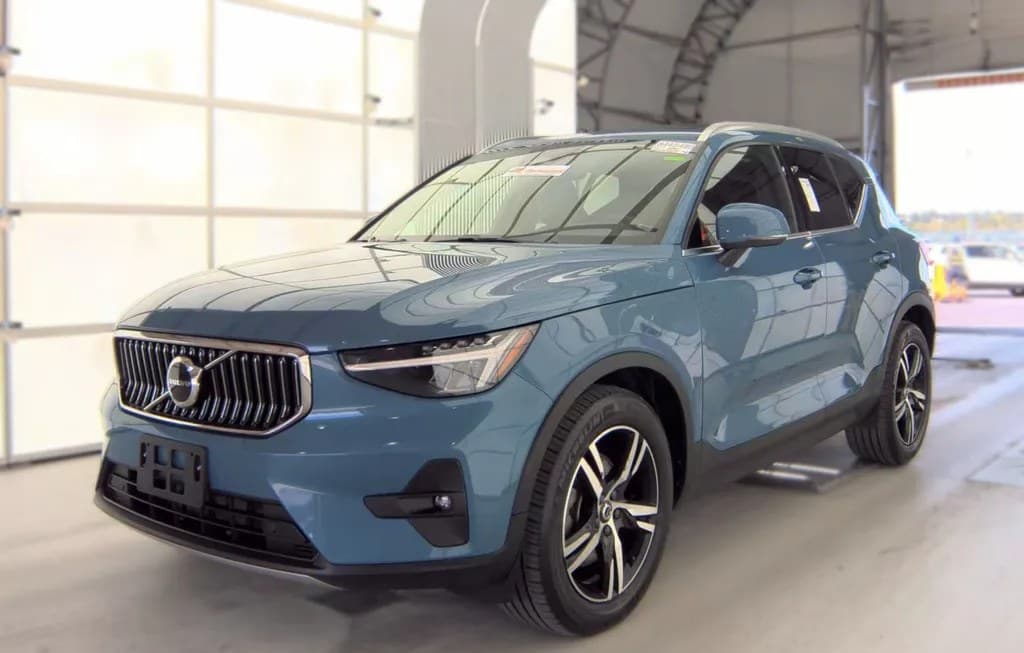 2023 VOLVO XC40 B5 PLUS BRIGHT THEME