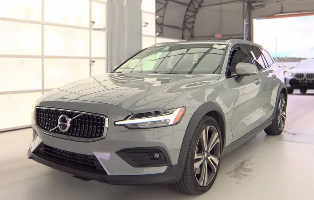 2025 VOLVO V60 CROSS COUNTRY B5 PLUS