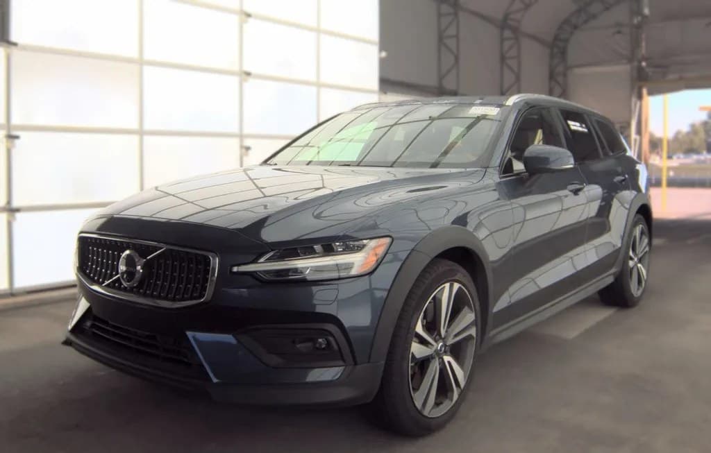 2025 VOLVO V60 CROSS COUNTRY B5 PLUS