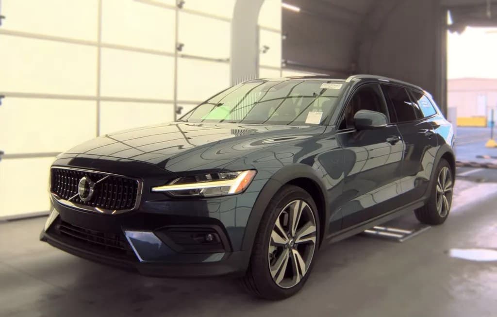 2025 VOLVO V60 CROSS COUNTRY B5 PLUS