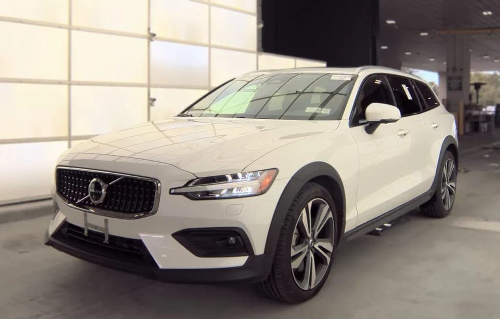 2025 VOLVO V60 CROSS COUNTRY B5 PLUS