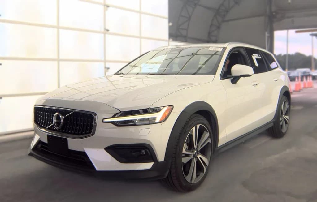 2025 VOLVO V60 CROSS COUNTRY B5 PLUS
