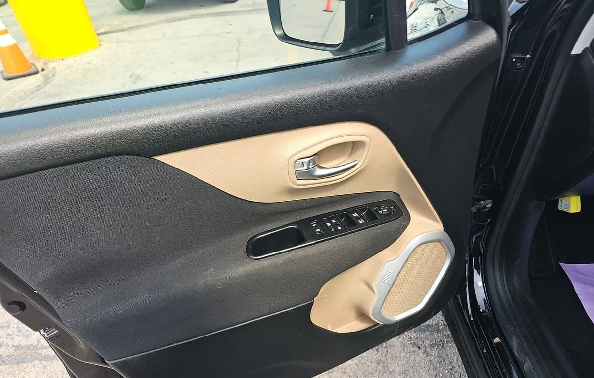 2017 JEEP RENEGADE Latitude 5
