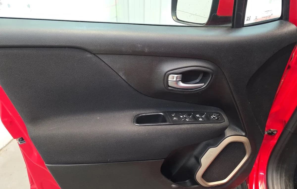 2017 JEEP RENEGADE Latitude 6