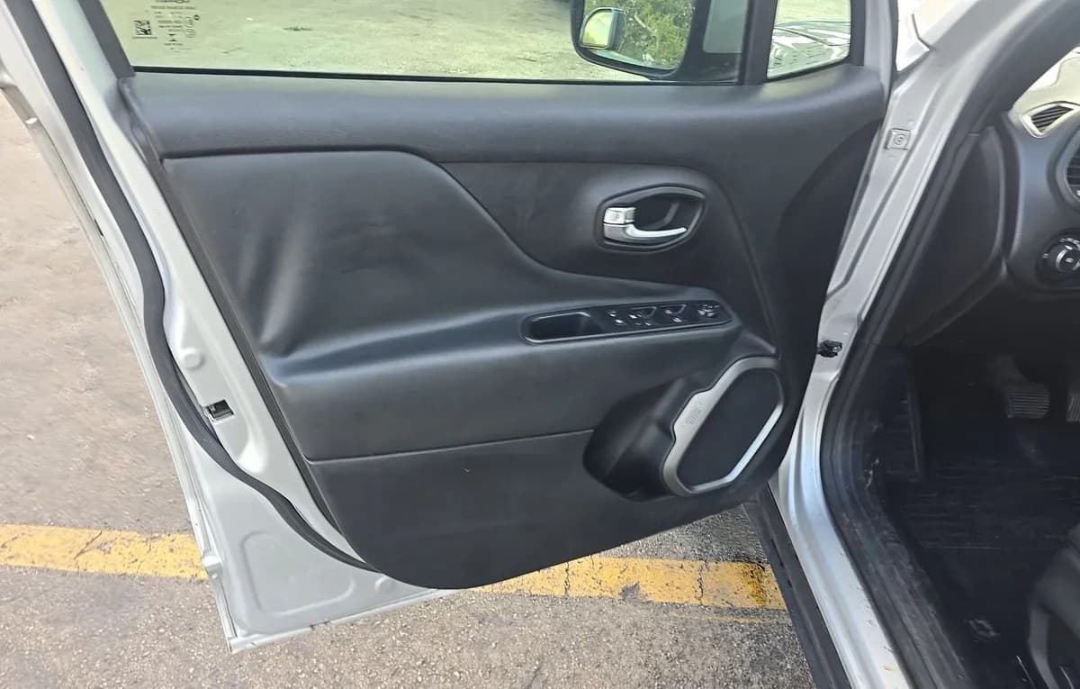 2019 JEEP RENEGADE Limited 5