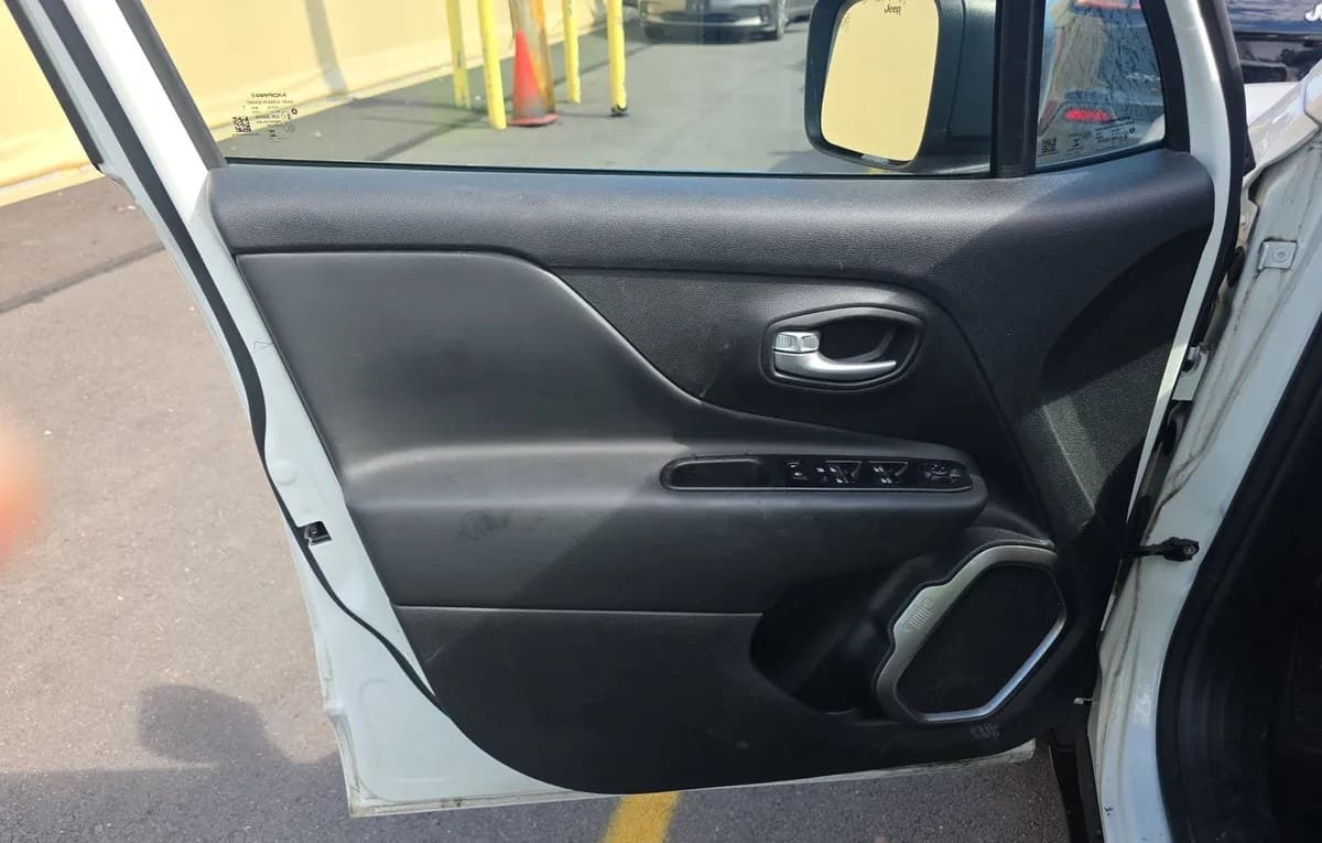 2023 JEEP RENEGADE Latitude 6