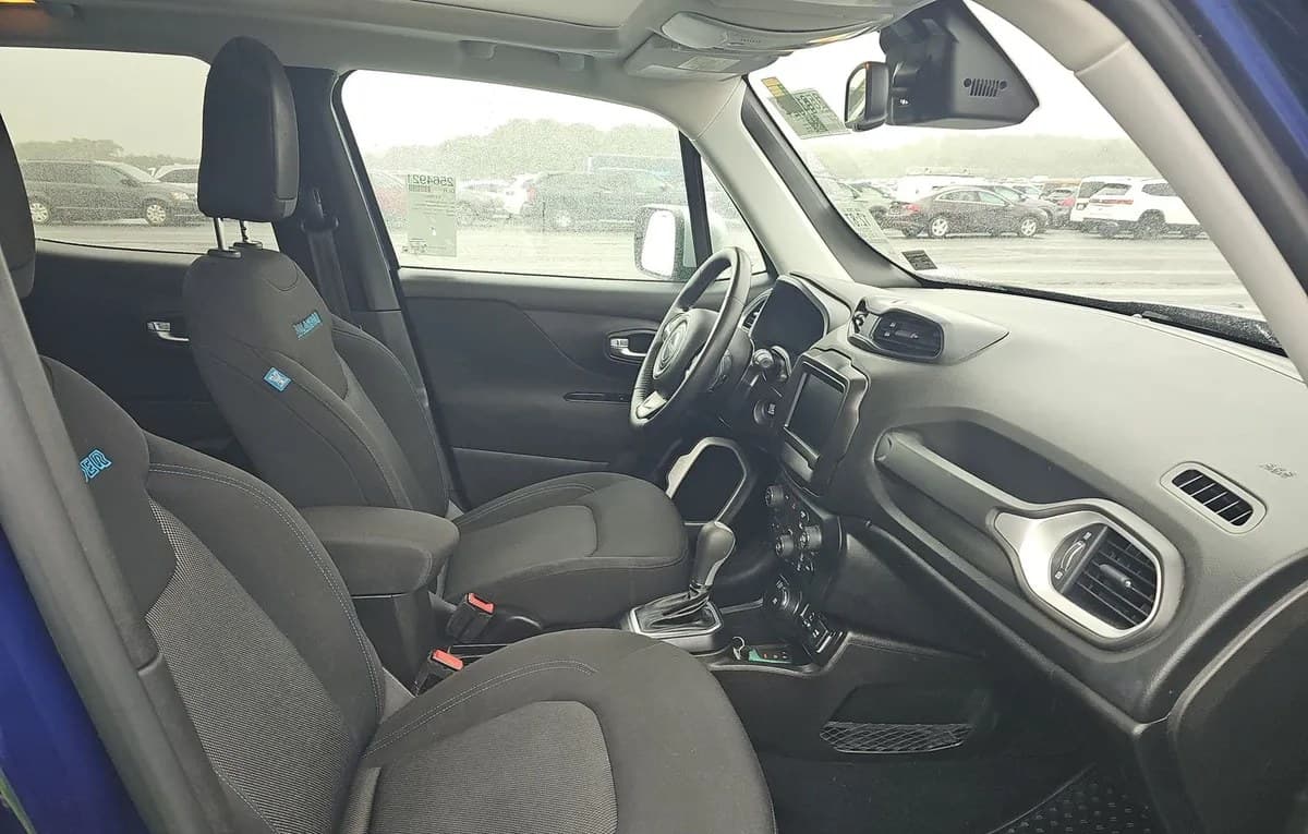 2021 JEEP RENEGADE LATITUDE Islander 5