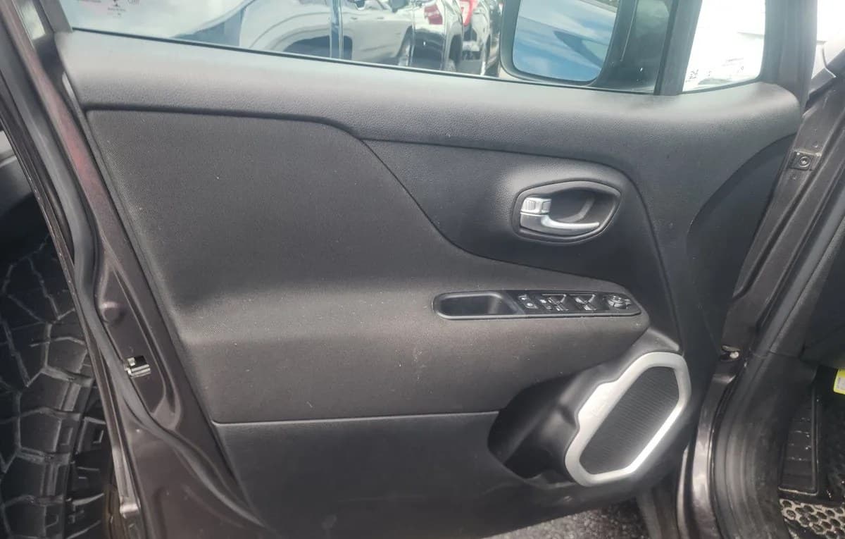 2021 JEEP RENEGADE Latitude 6
