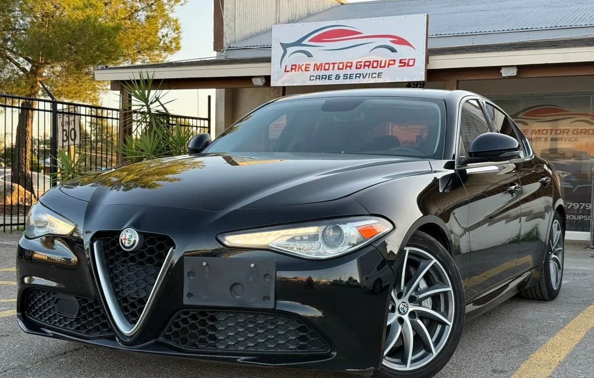 2017 ALFA ROMEO GIULIA Base 2