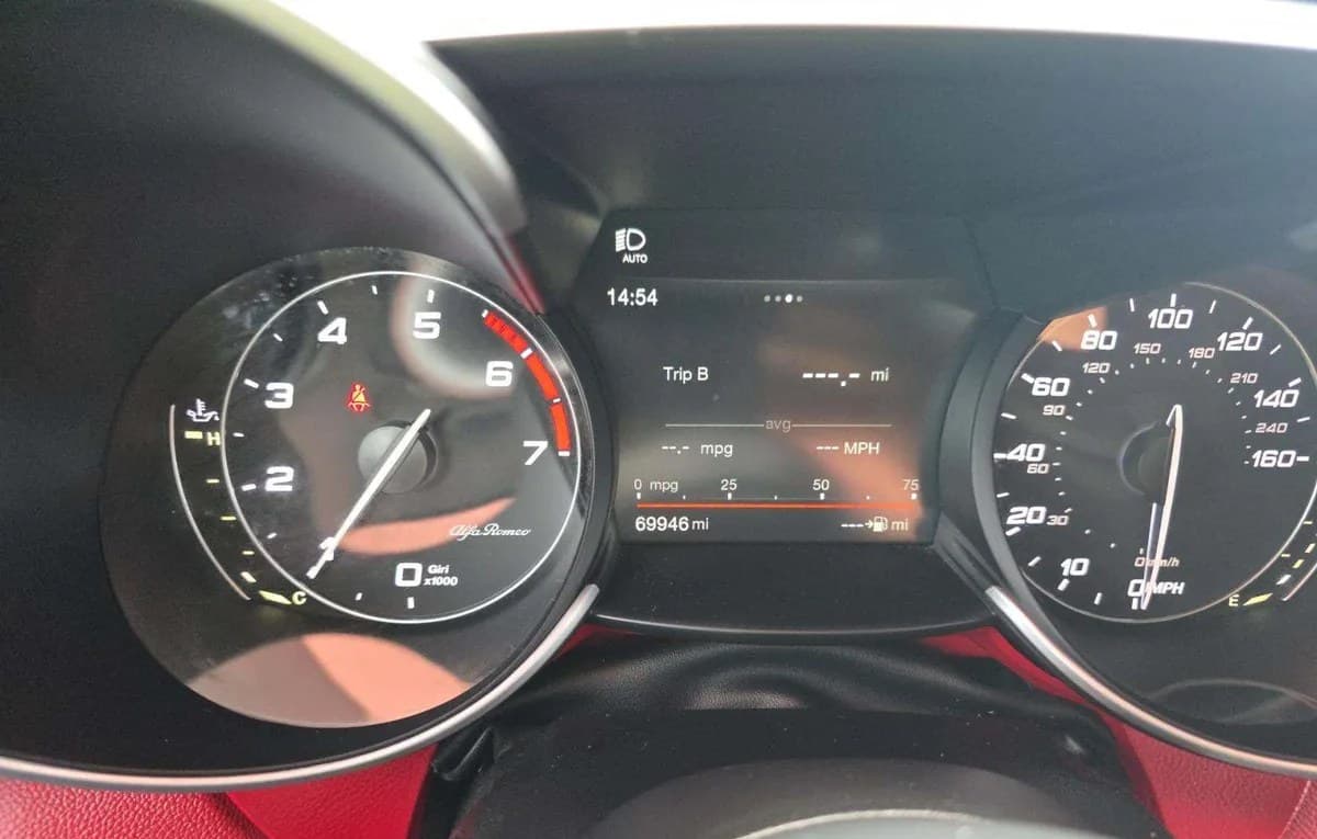 2018 ALFA ROMEO GIULIA Base 6