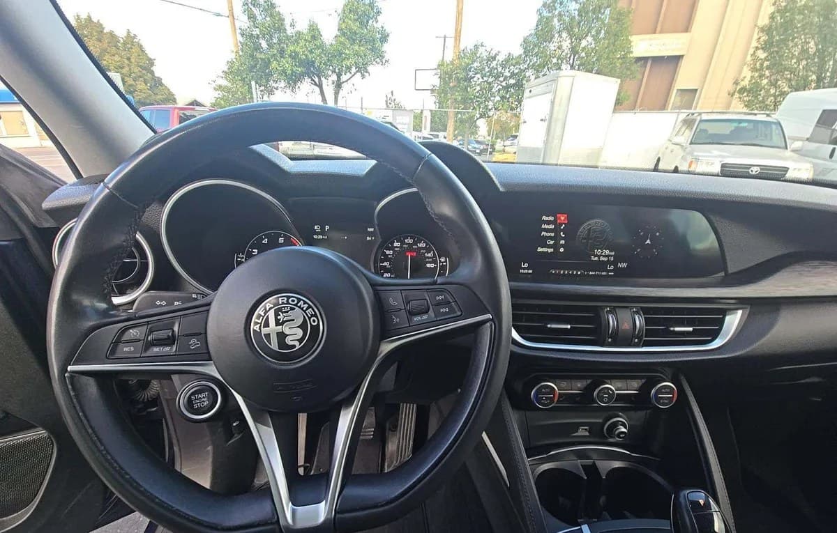 2018 ALFA ROMEO STELVIO Base 7
