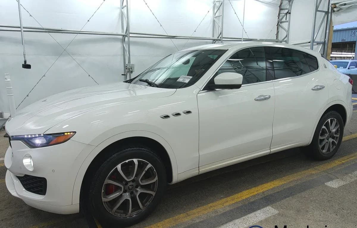 2021 MASERATI LEVANTE Base 2