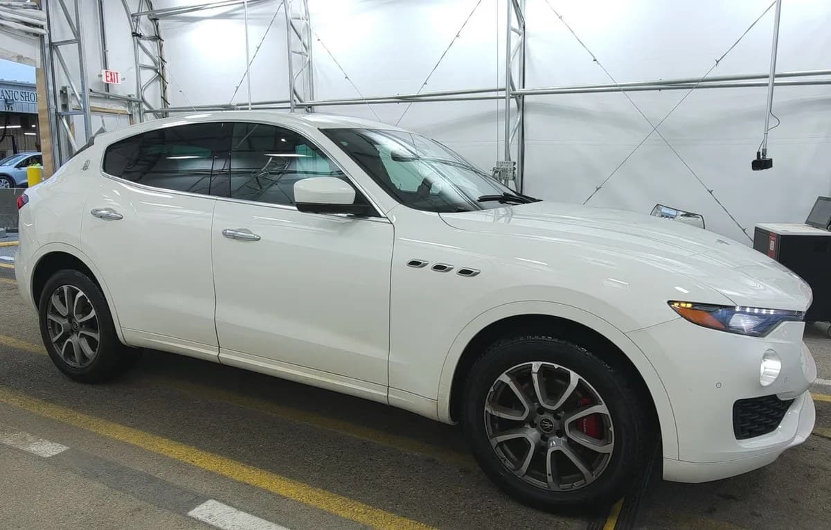 2021 MASERATI LEVANTE Base 4