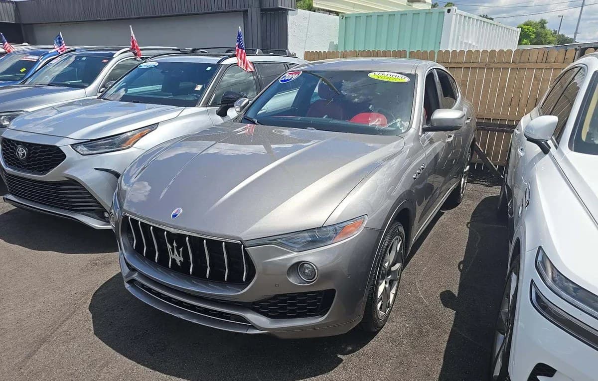 2019 MASERATI LEVANTE Base 2