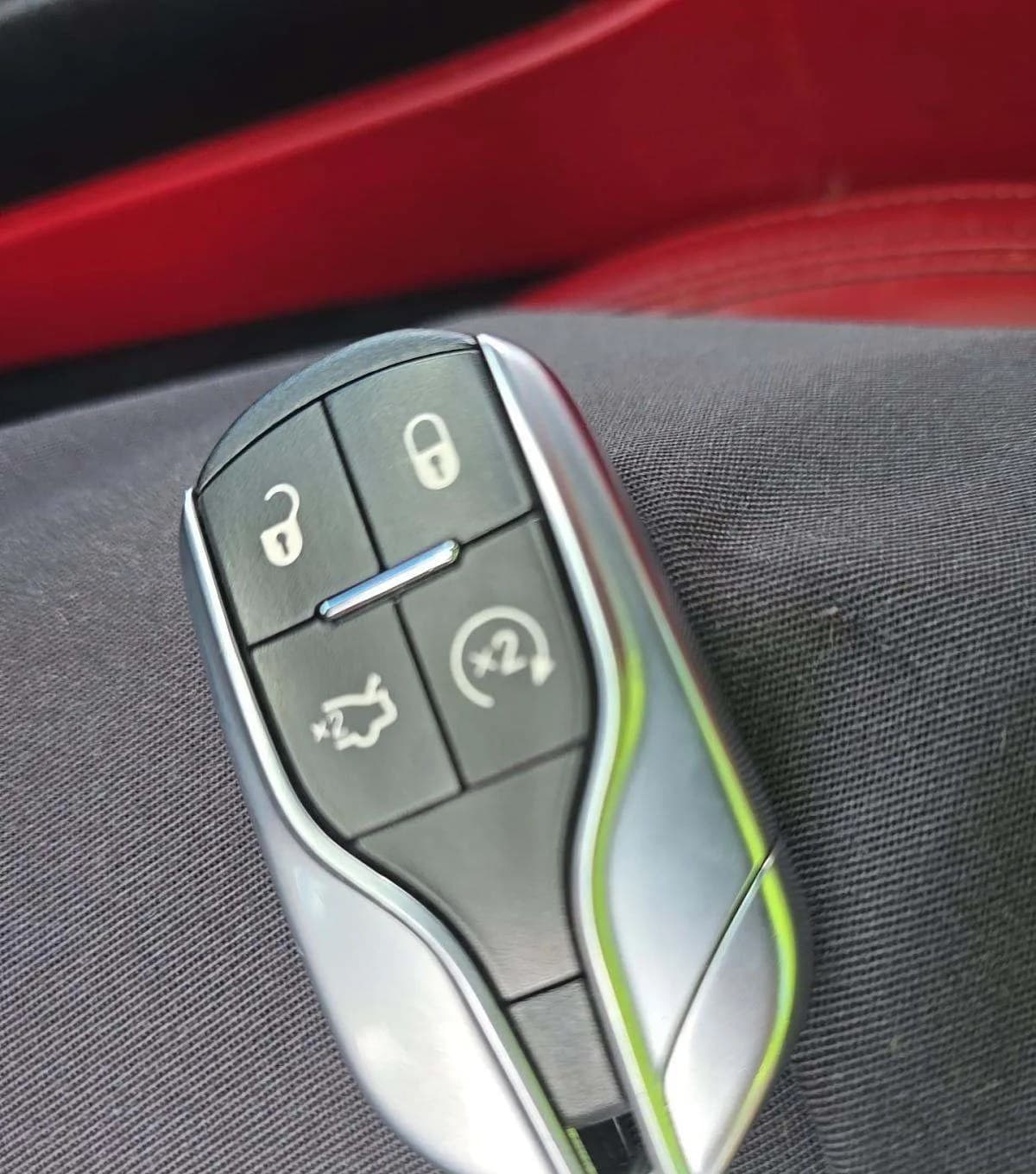 2019 MASERATI LEVANTE Base 5