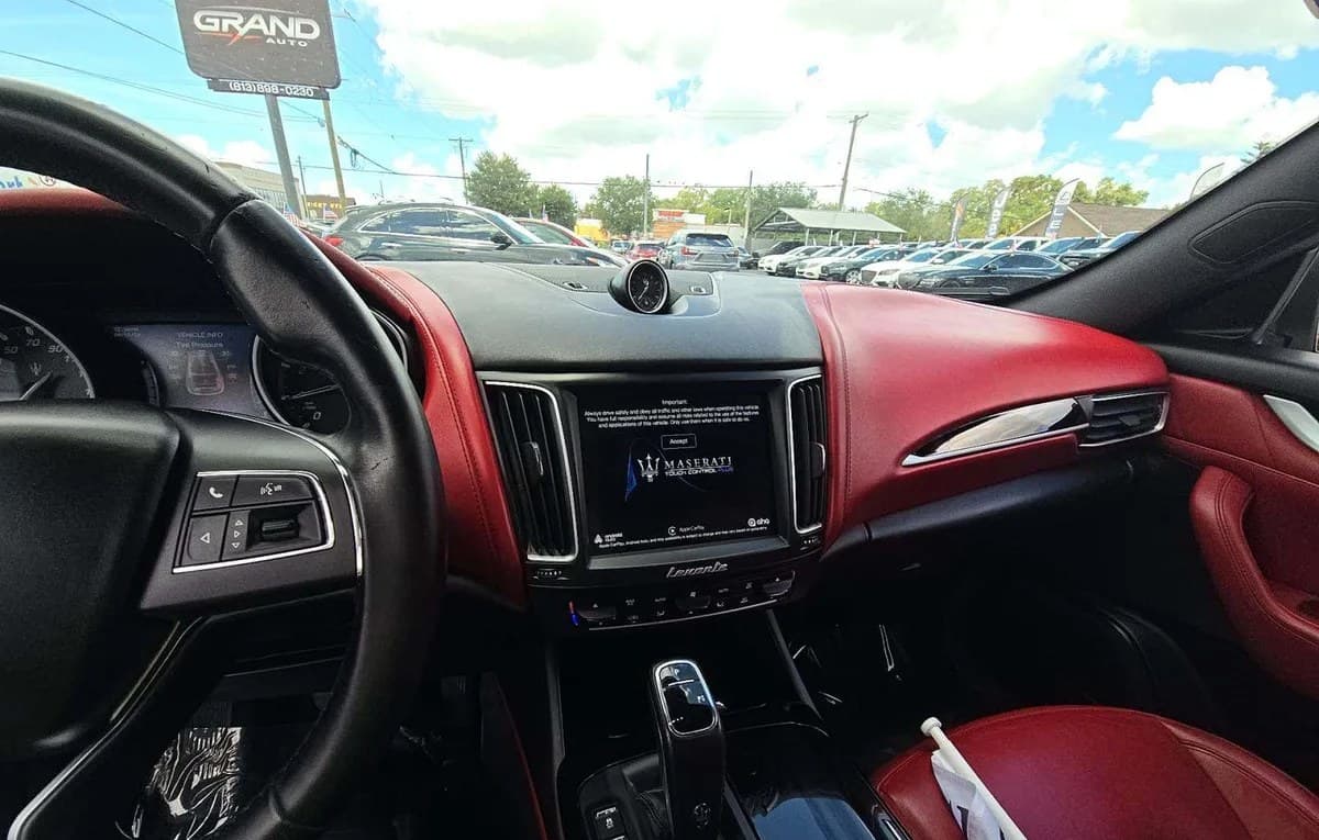 2019 MASERATI LEVANTE Base 7
