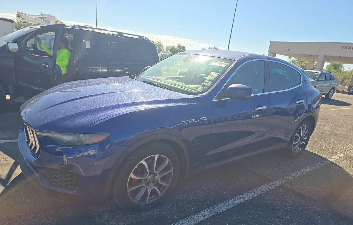 2017 MASERATI LEVANTE Base 2