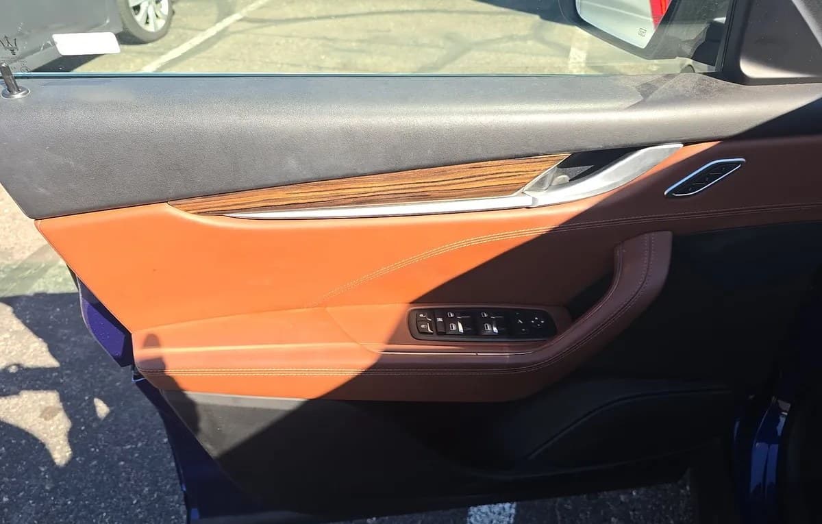 2017 MASERATI LEVANTE Base 6