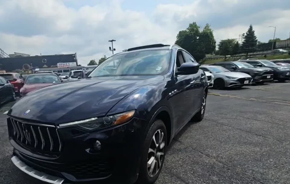 2017 MASERATI LEVANTE Base 2