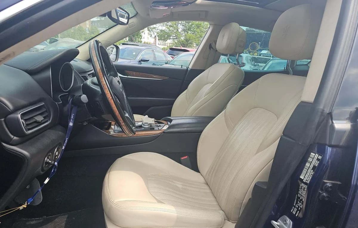 2017 MASERATI LEVANTE Base 4