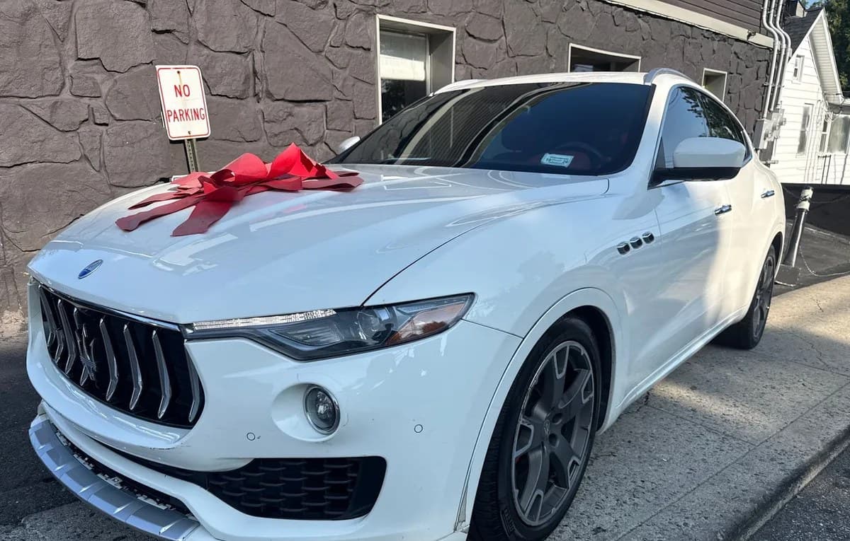 2017 MASERATI LEVANTE Base 2