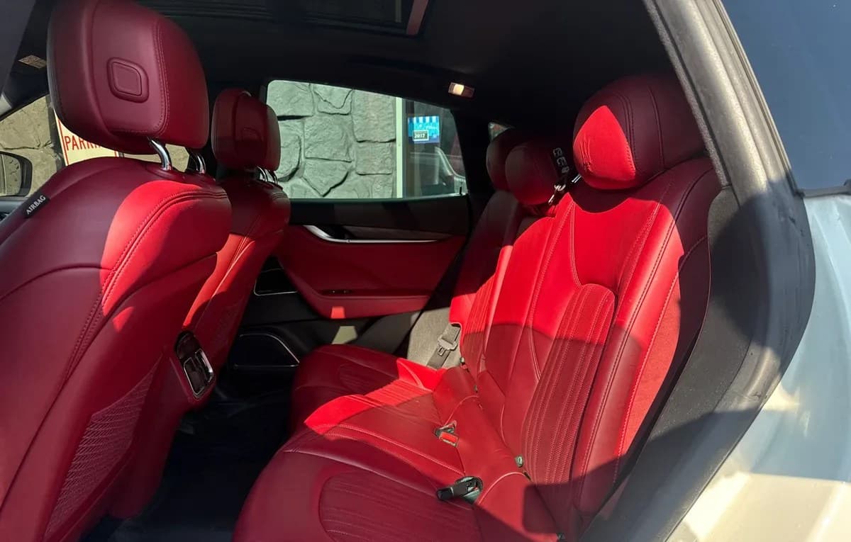 2017 MASERATI LEVANTE Base 6