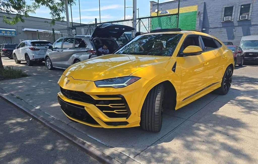 2020 LAMBORGHINI URUS