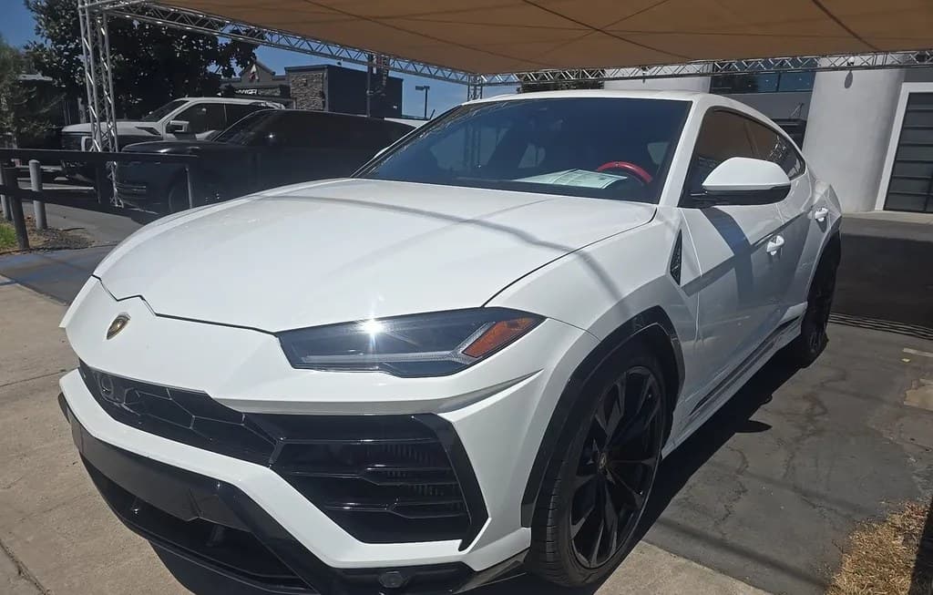 2022 LAMBORGHINI URUS