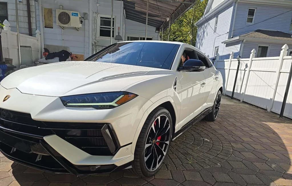 2024 LAMBORGHINI URUS S