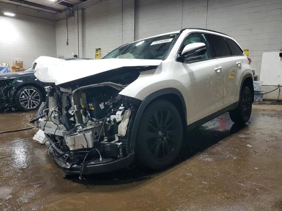 2019 TOYOTA HIGHLANDER SE - 1
