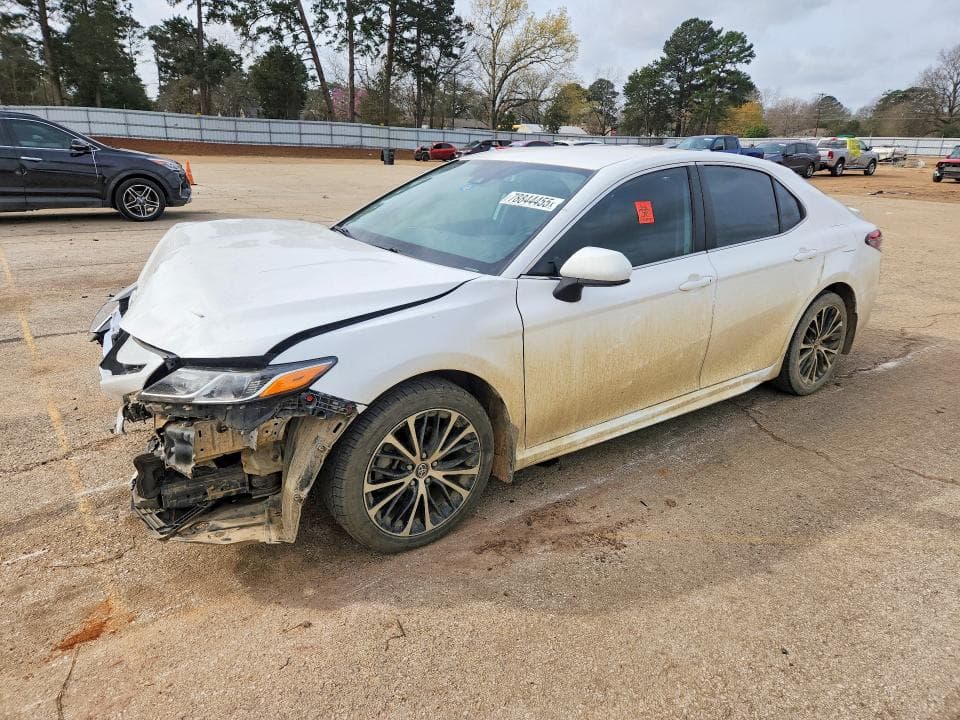 2019 TOYOTA CAMRY SE - 1