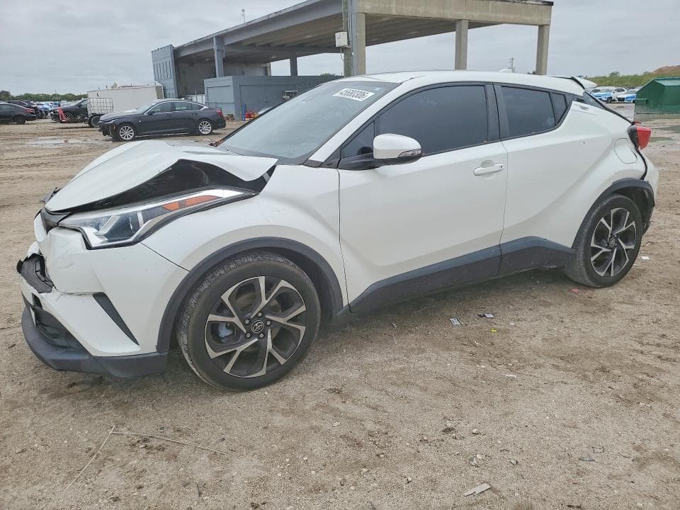2019 TOYOTA C-HR XLE - 1