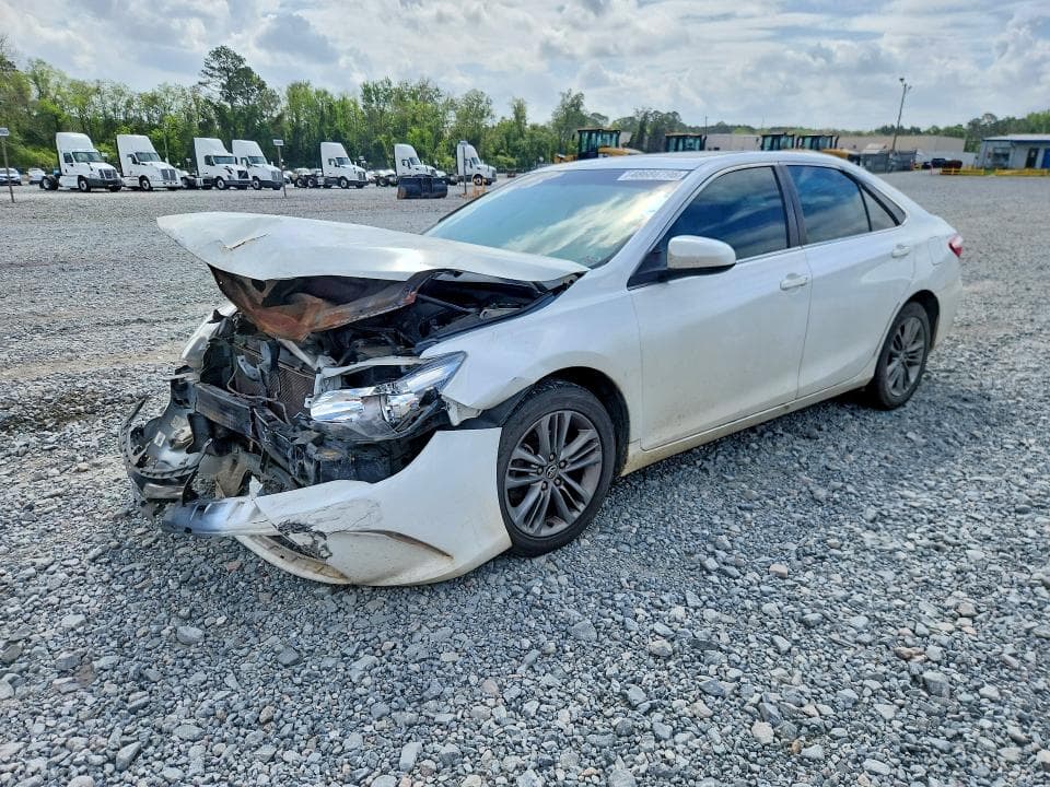 2016 TOYOTA CAMRY SE - 1