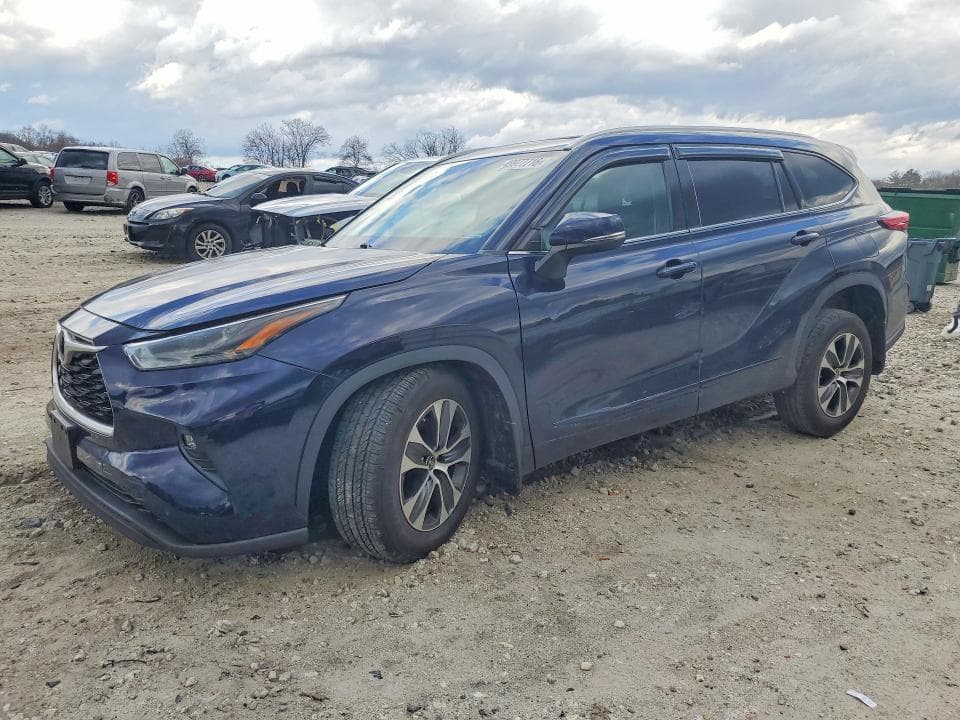 2022 TOYOTA HIGHLANDER XLE - 1